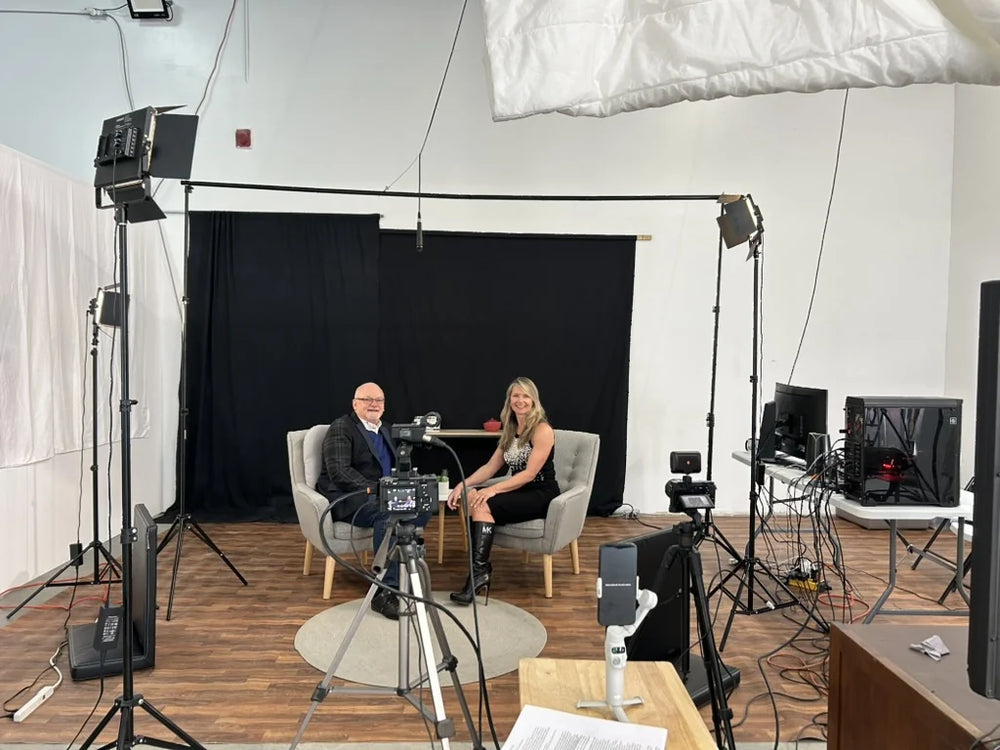A wide view of the set and its cameras.