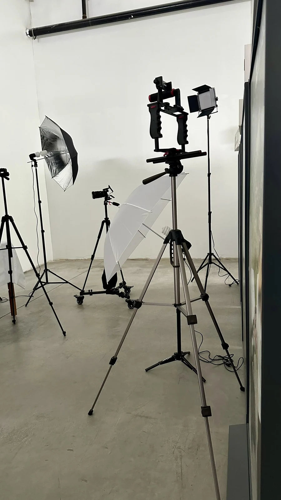A photography setup and its lighting.
